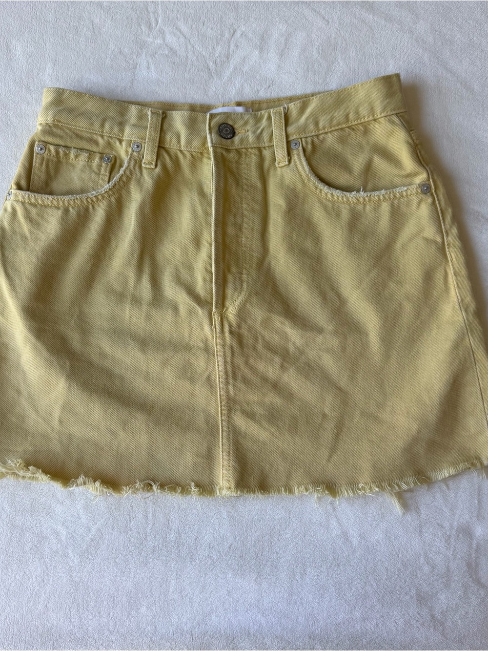 Boyish Pale Yellow Denim Mini Skirt with Frayed Hem